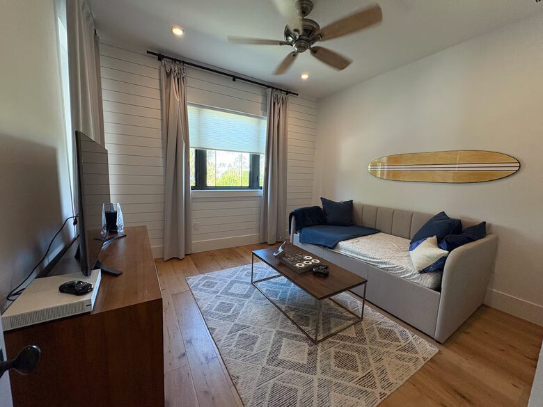 Island Living Near Whitney Beach - Longboat Key, Florida