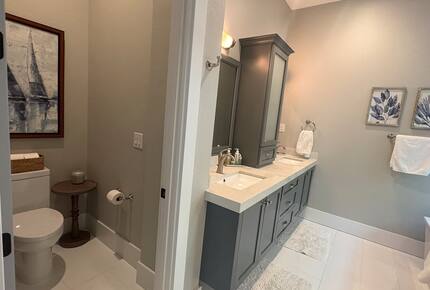 Island Living Near Whitney Beach - Longboat Key, Florida