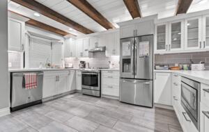 Kawartha Luxury Waterfront Home with Live-In Boathouse! - Fenelon Falls, Canada