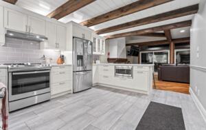 Kawartha Luxury Waterfront Home with Live-In Boathouse! - Fenelon Falls, Canada