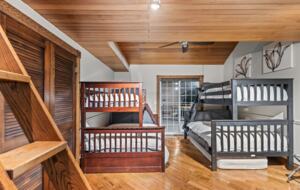 Kawartha Luxury Waterfront Home with Live-In Boathouse! - Fenelon Falls, Canada