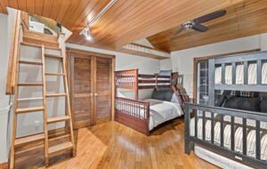 Kawartha Luxury Waterfront Home with Live-In Boathouse! - Fenelon Falls, Canada