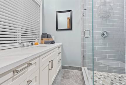 Kawartha Luxury Waterfront Home with Live-In Boathouse! - Fenelon Falls, Canada