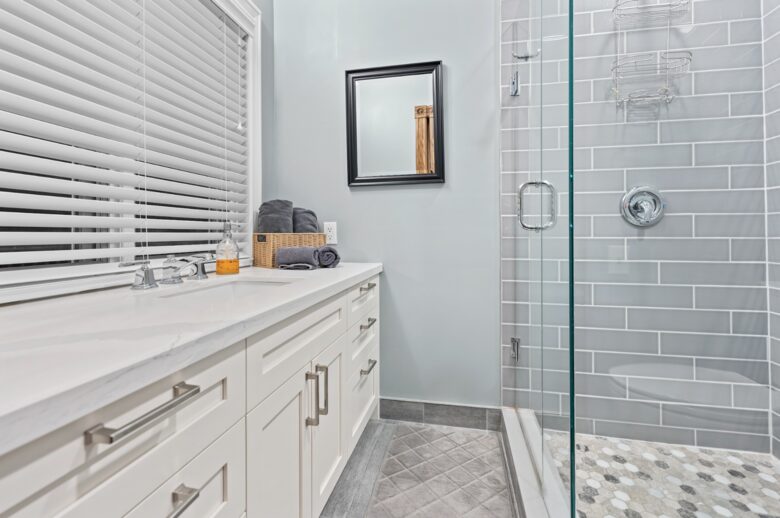 Kawartha Luxury Waterfront Home with Live-In Boathouse! - Fenelon Falls, Canada