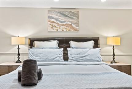 Kawartha Luxury Waterfront Home with Live-In Boathouse! - Fenelon Falls, Canada