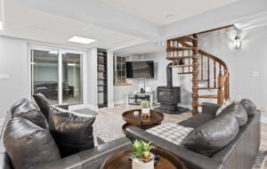 Kawartha Luxury Waterfront Home with Live-In Boathouse! - Fenelon Falls, Canada