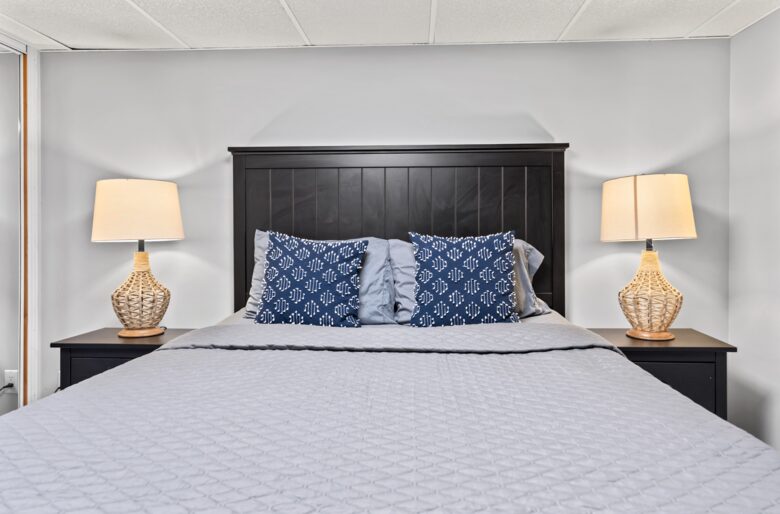 Kawartha Luxury Waterfront Home with Live-In Boathouse! - Fenelon Falls, Canada