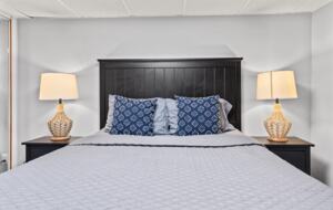 Kawartha Luxury Waterfront Home with Live-In Boathouse! - Fenelon Falls, Canada