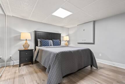 Kawartha Luxury Waterfront Home with Live-In Boathouse! - Fenelon Falls, Canada