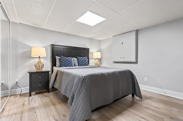 Kawartha Luxury Waterfront Home with Live-In Boathouse! - Fenelon Falls, Canada