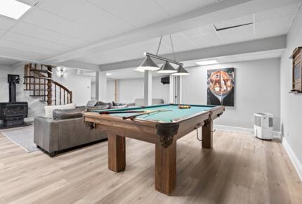 Kawartha Luxury Waterfront Home with Live-In Boathouse! - Fenelon Falls, Canada