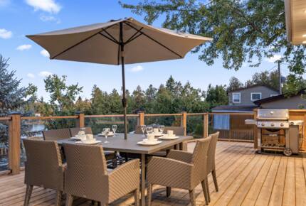 Kawartha Luxury Waterfront Home with Live-In Boathouse! - Fenelon Falls, Canada