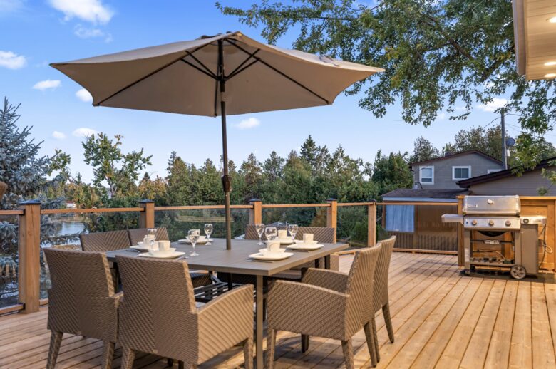 Kawartha Luxury Waterfront Home with Live-In Boathouse! - Fenelon Falls, Canada