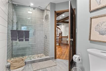 Kawartha Luxury Waterfront Home with Live-In Boathouse! - Fenelon Falls, Canada