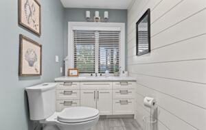 Kawartha Luxury Waterfront Home with Live-In Boathouse! - Fenelon Falls, Canada