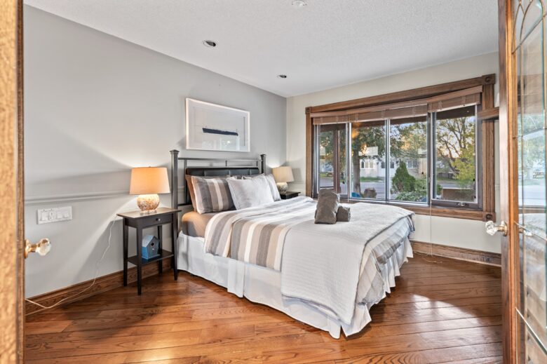 Kawartha Luxury Waterfront Home with Live-In Boathouse! - Fenelon Falls, Canada