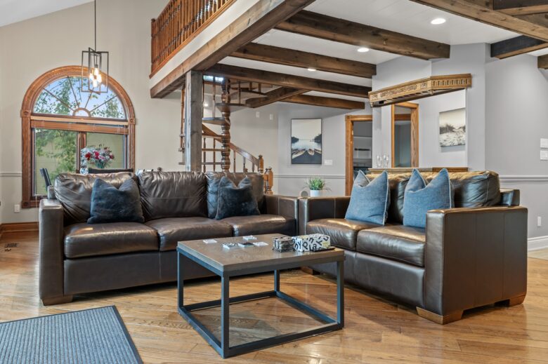 Kawartha Luxury Waterfront Home with Live-In Boathouse! - Fenelon Falls, Canada