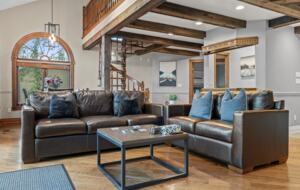 Kawartha Luxury Waterfront Home with Live-In Boathouse! - Fenelon Falls, Canada