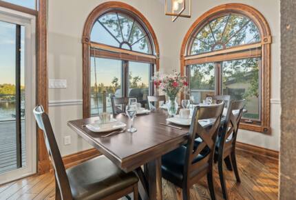 Kawartha Luxury Waterfront Home with Live-In Boathouse! - Fenelon Falls, Canada