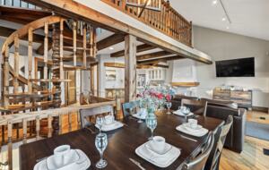 Kawartha Luxury Waterfront Home with Live-In Boathouse! - Fenelon Falls, Canada