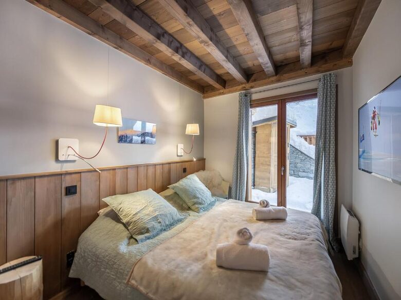 Exclusive Courchevel Village Chalet with Private Spa Facilities - Courchevel, France