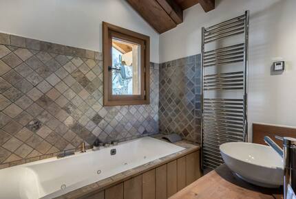 Exclusive Courchevel Village Chalet with Private Spa Facilities - Courchevel, France