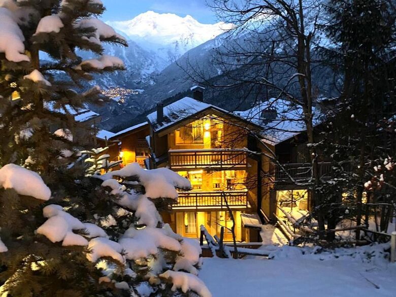 Exclusive Courchevel Village Chalet with Private Spa Facilities - Courchevel, France