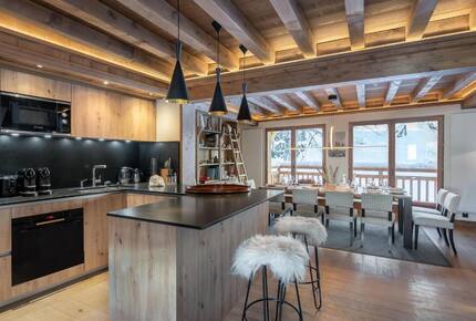 Exclusive Courchevel Village Chalet with Private Spa Facilities - Courchevel, France