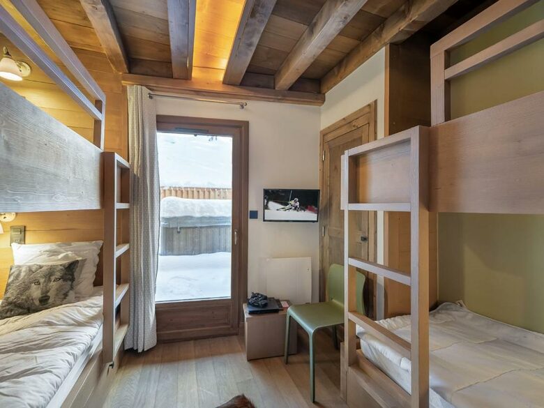 Exclusive Courchevel Village Chalet with Private Spa Facilities - Courchevel, France