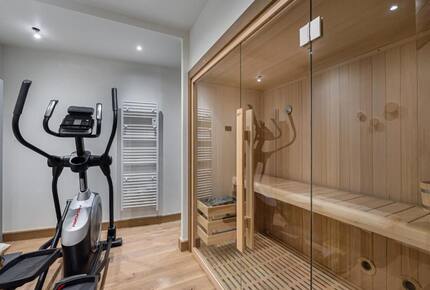Exclusive Courchevel Village Chalet with Private Spa Facilities - Courchevel, France