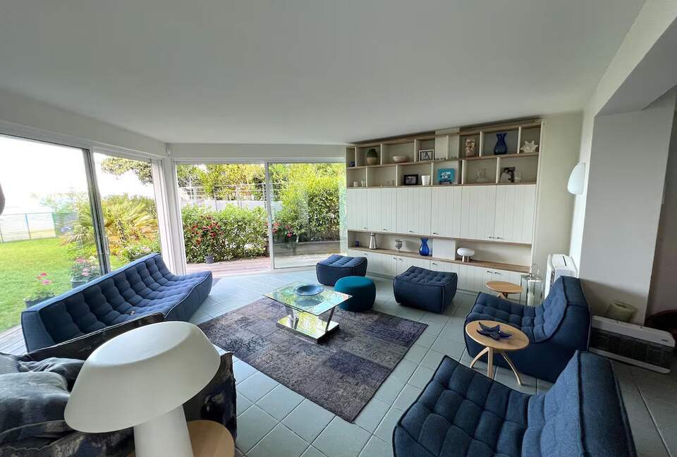 A Sophisticated Beachfront Residence in Le Moulleau - Arcachon, France