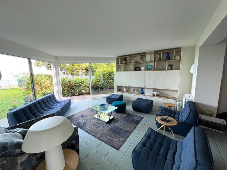 A Sophisticated Beachfront Residence in Le Moulleau - Arcachon, France
