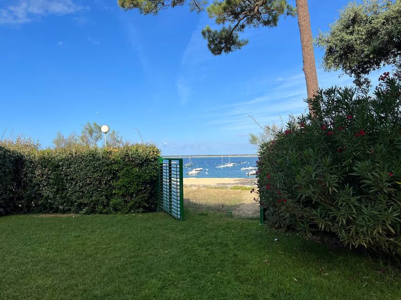 A Sophisticated Beachfront Residence in Le Moulleau - Arcachon, France