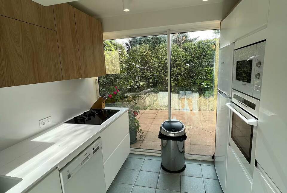 A Sophisticated Beachfront Residence in Le Moulleau - Arcachon, France