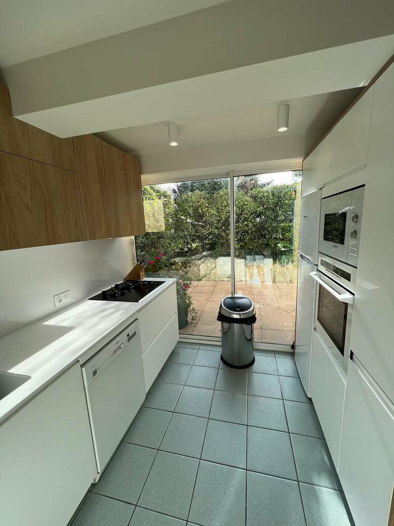 A Sophisticated Beachfront Residence in Le Moulleau - Arcachon, France