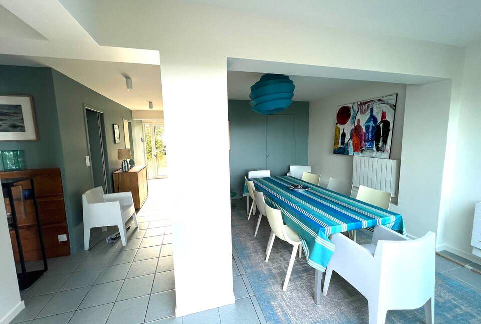 A Sophisticated Beachfront Residence in Le Moulleau - Arcachon, France