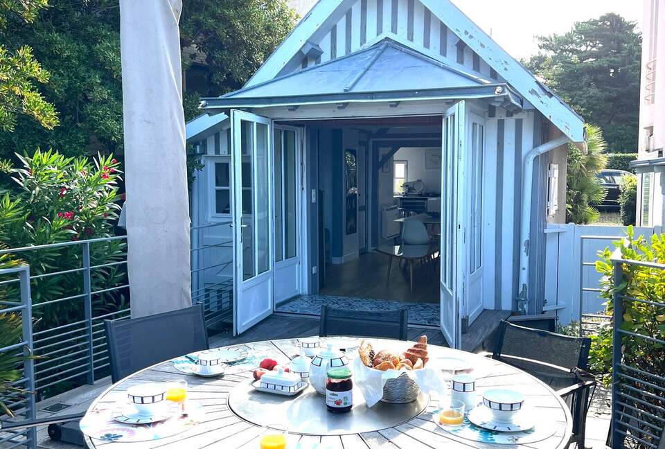 A Sophisticated Beachfront Residence in Le Moulleau - Arcachon, France