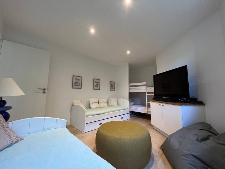 A Sophisticated Beachfront Residence in Le Moulleau - Arcachon, France