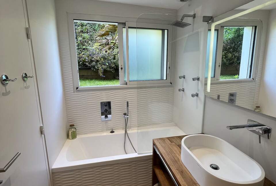 A Sophisticated Beachfront Residence in Le Moulleau - Arcachon, France