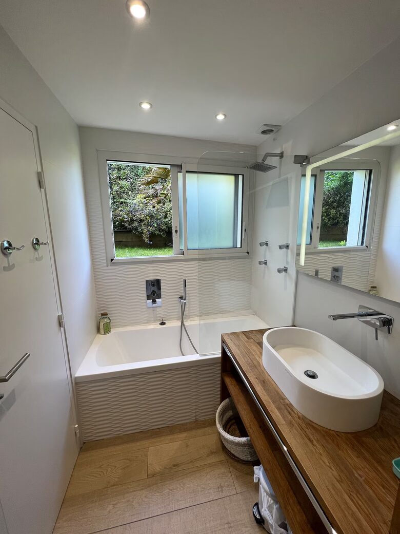 A Sophisticated Beachfront Residence in Le Moulleau - Arcachon, France