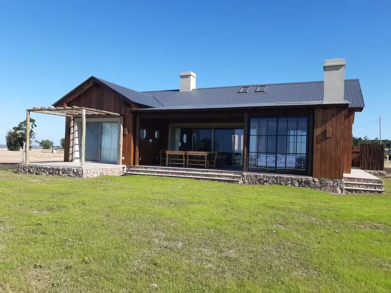 Riverside Serenity at a Country Club Estate - Carmelo, Uruguay