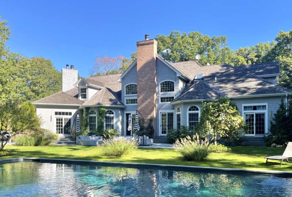 Grand East Hampton Estate Bordering Nature Reserve - East Hampton, New York
