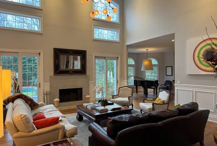 Grand East Hampton Estate Bordering Nature Reserve - East Hampton, New York