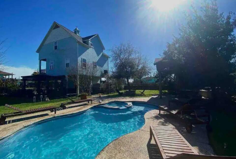 Crystal Beach Retreat with Private Heated Pool - Crystal Beach, Texas