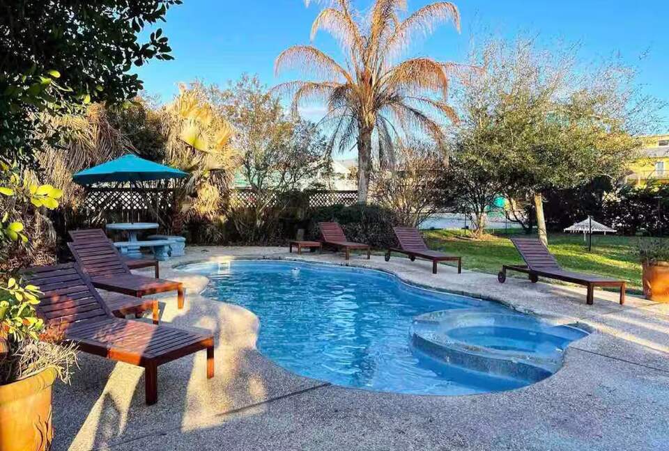 Crystal Beach Retreat with Private Heated Pool - Crystal Beach, Texas