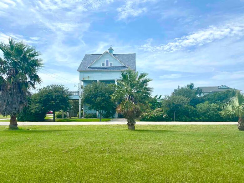 Crystal Beach Retreat with Private Heated Pool - Crystal Beach, Texas