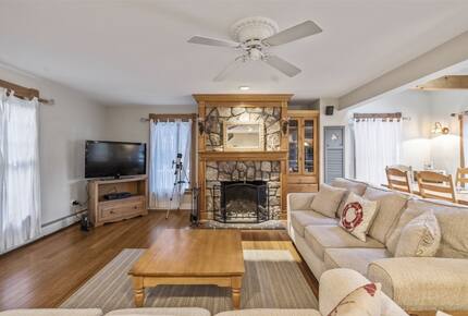 Walkable Charm Near Ogunquit Beach - Ogunquit, Maine