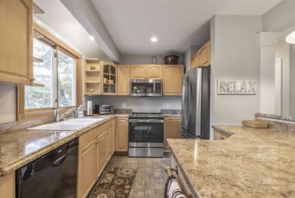 Walkable Charm Near Ogunquit Beach - Ogunquit, Maine