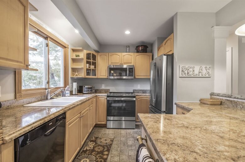 Walkable Charm Near Ogunquit Beach - Ogunquit, Maine