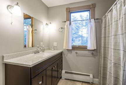 Walkable Charm Near Ogunquit Beach - Ogunquit, Maine